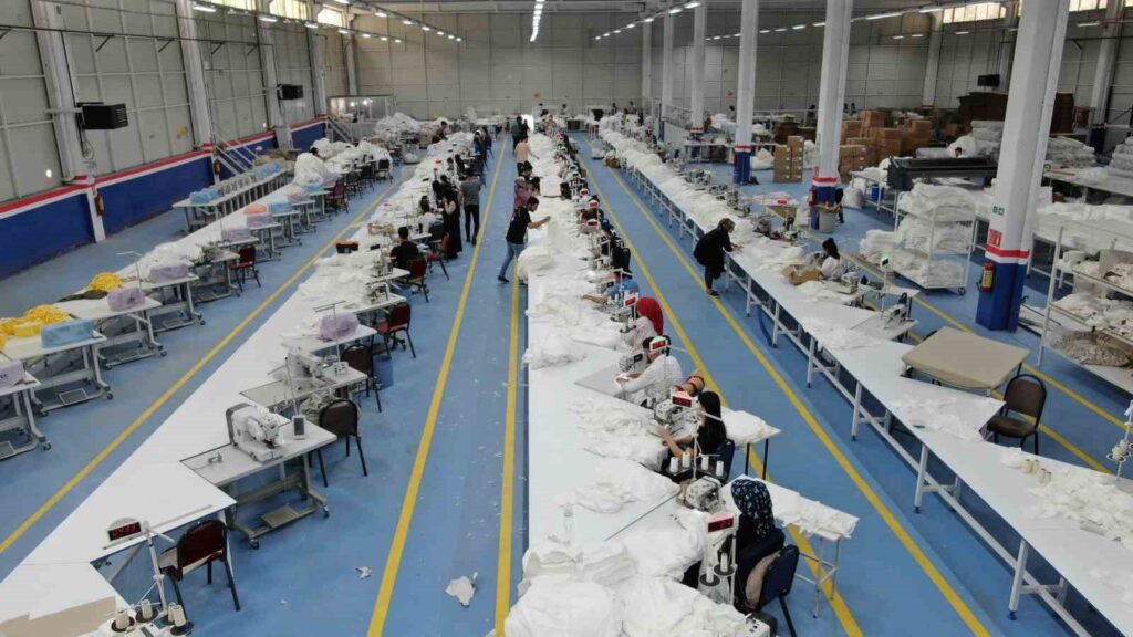 Fünf Fabriken, die 1.500 Menschen beschäftigen werden, haben mit der Produktion begonnen.