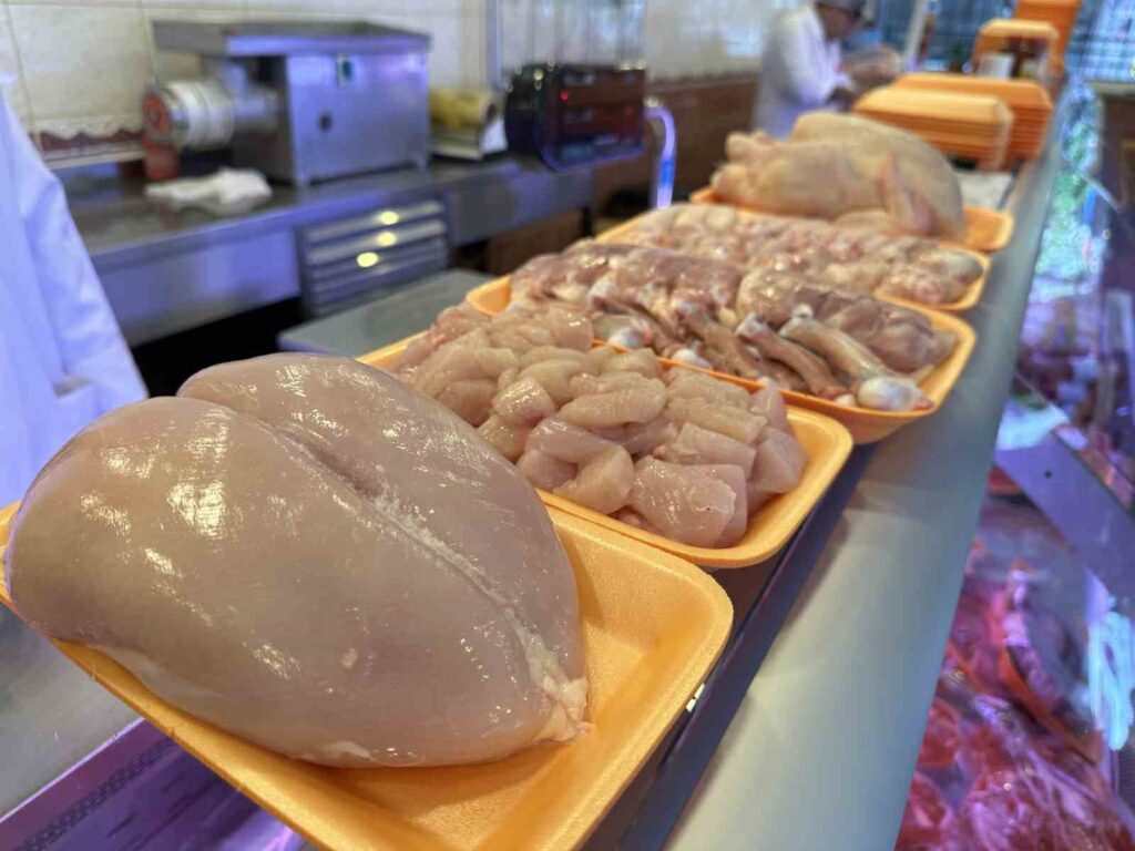 Hühnerfleischpreiserhöhungen und Exportbeschränkungen