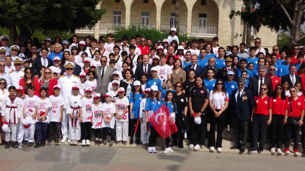 In Mersin wurde der 19. Mai, der Tag des Gedenkens an Atatürk, der Jugend und des Sports, mit Begeisterung gefeiert.