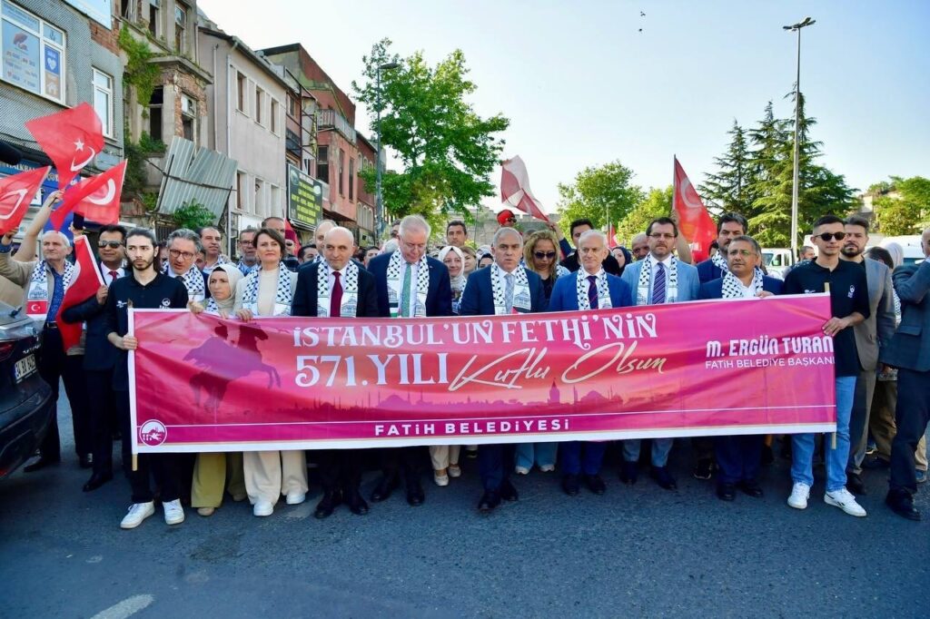 Istanbuls Eroberung 571. Jahrestag wurde mit Begeisterung in Fatih gefeiert