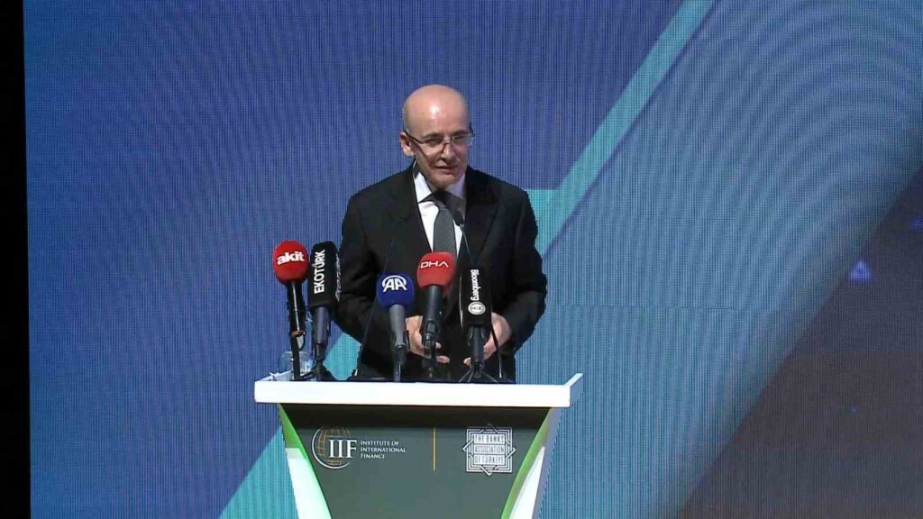 Nachhaltige Finanzbetonung von Finanzminister Mehmet Şimşek