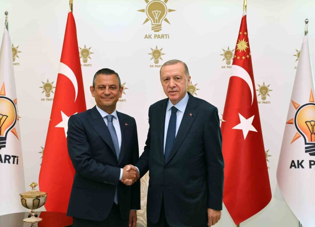 Präsident Erdoğan empfängt den Vorsitzenden der CHP, Özgür Özel
