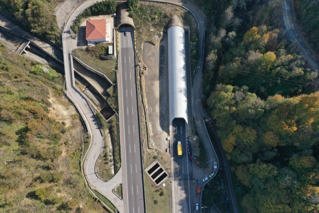 Verkehrs- und Infrastrukturministerium zur Hangsicherungsmaßnahmen.