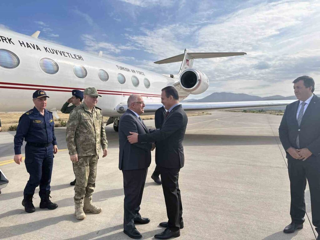 Verteidigungsminister Yaşar Güler ist nach Muğla gekommen, um das Manöver Denizkurdu-2/2024 zu beobachten.