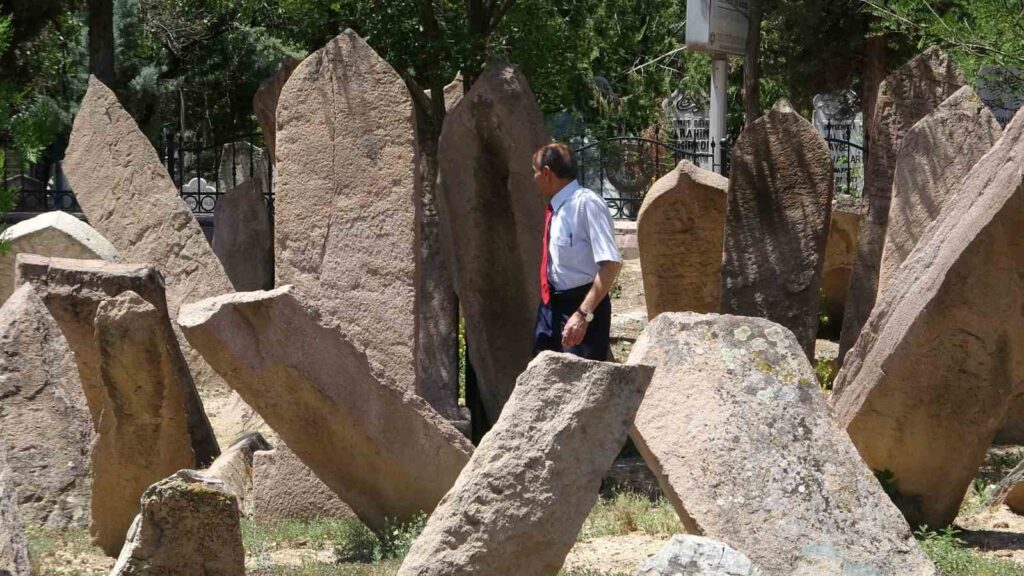 Das erste Märtyrerdenkmal der anatolischen Türken: Cennet Çukuru