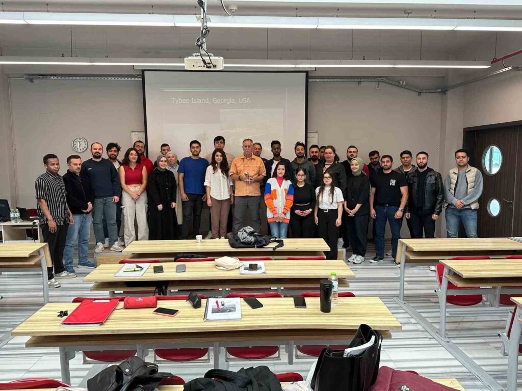 Der US-amerikanische Professor ZBEÜ unterrichtete die Studierenden des Bauingenieurwesens