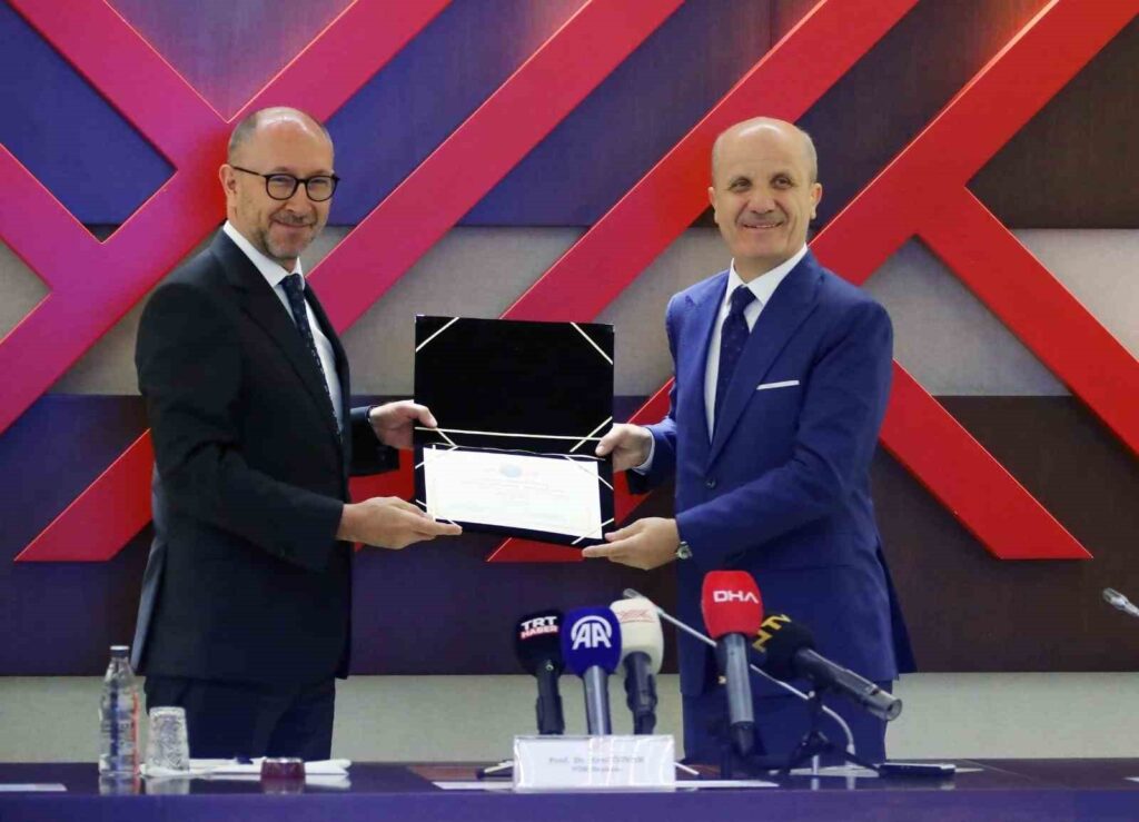 Die Anadolu Universität kehrte mit 8 Medaillen und 1 Flagge von den Engelsiz University Awards zurück