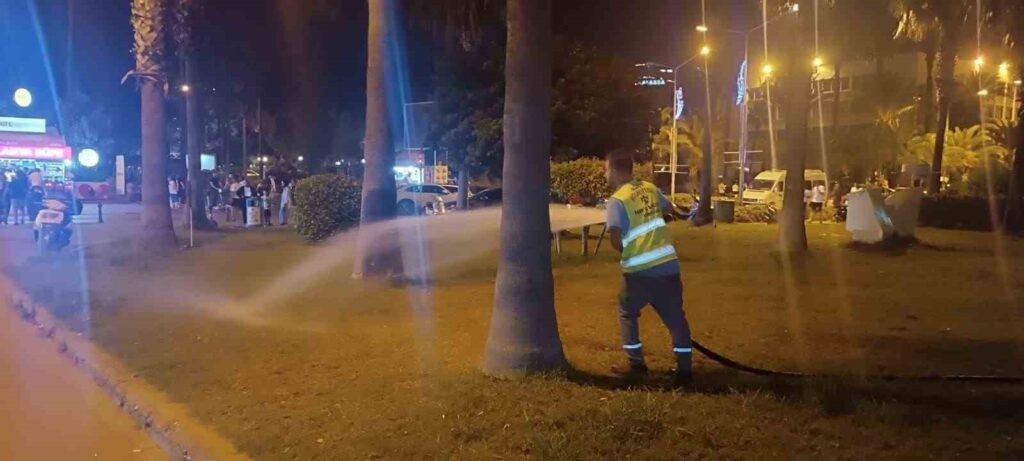 Einschreiten der Ordnungskräfte gegen Personen, die an den Stränden und in den Parks in Alanya liegen