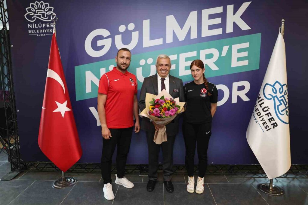 Präsident Şadi Özdemir hat an einem Tag 1.400 Personen empfangen