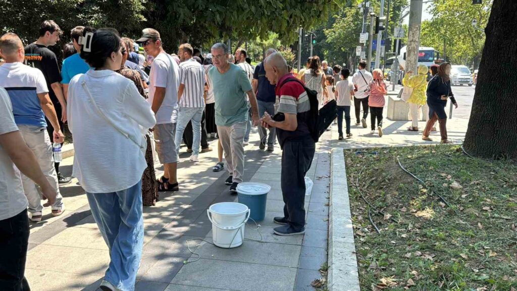Besucherstrom zum Yıldız-Palast