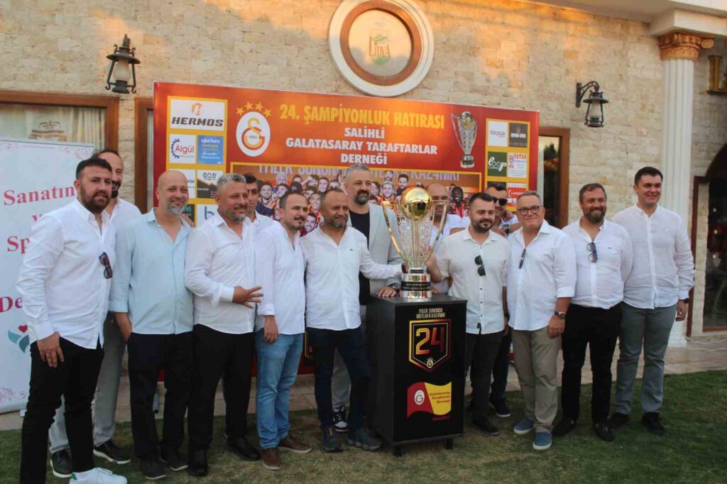 Der 24. Meisterschaftspokal von Galatasaray traf in Salihli auf die Fans