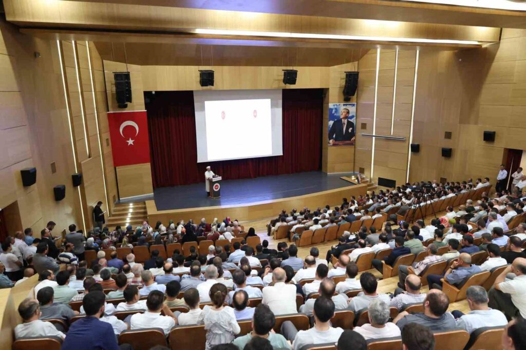 Der Präsident der Religionsverwaltung, Erbaş, traf sich in Sinop mit Religionsbeauftragten.