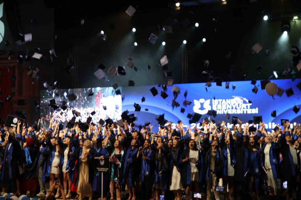 Die Abschlussfeier des Studienjahres 2023-2024 der Istanbul Esenyurt Universität hat stattgefunden.