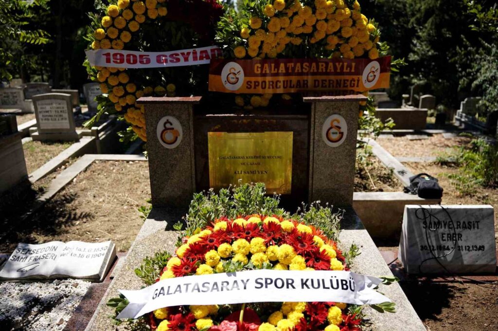 Galatasaray-Präsident Dursun Özbek: “Wir werden unseren Fans in Kürze Neuigkeiten zur Nummer 8 mitteilen.”