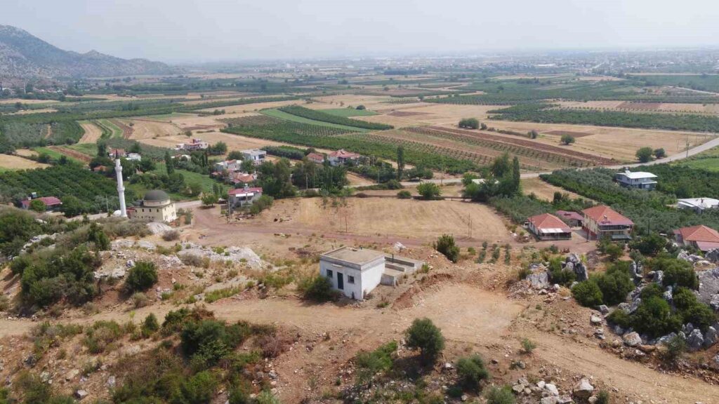 In Döşemealtı wird eine Fläche von 1500 Dekar mit einer geschlossenen Bewässerung ausgestattet.