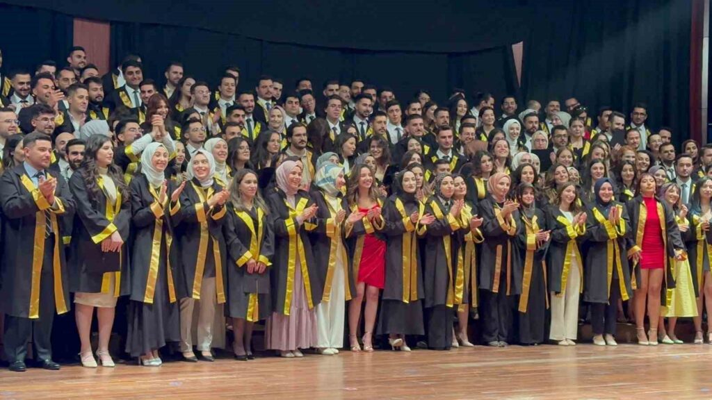 Inönü Universität hat die Absolventen des 31. Jahrgangs verabschiedet.