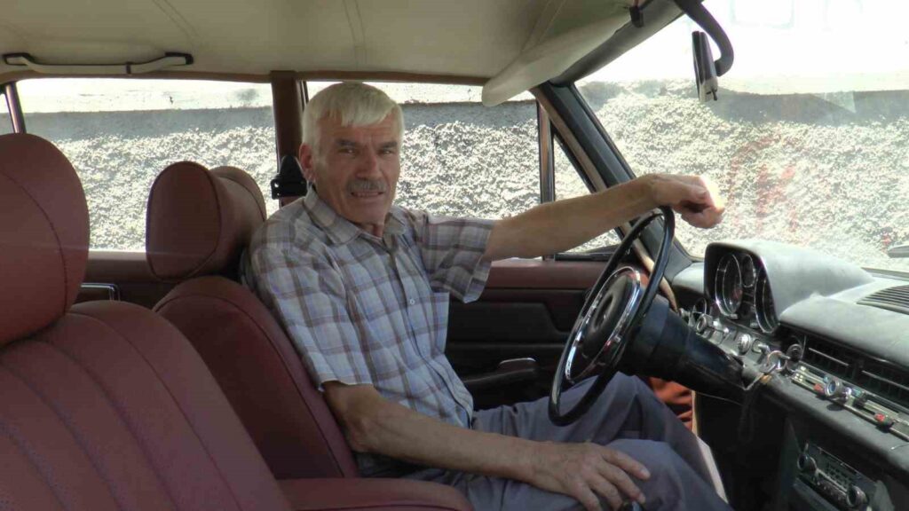 Mit seinem klassischen Mercedes legte er 7.500 Kilometer zurück.