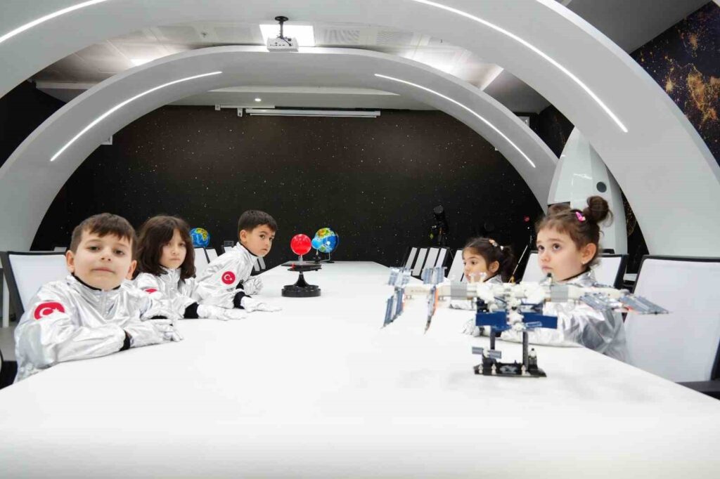 Hunderte von Kindern und Jugendlichen haben die Wissenschaftswelt kennengelernt.