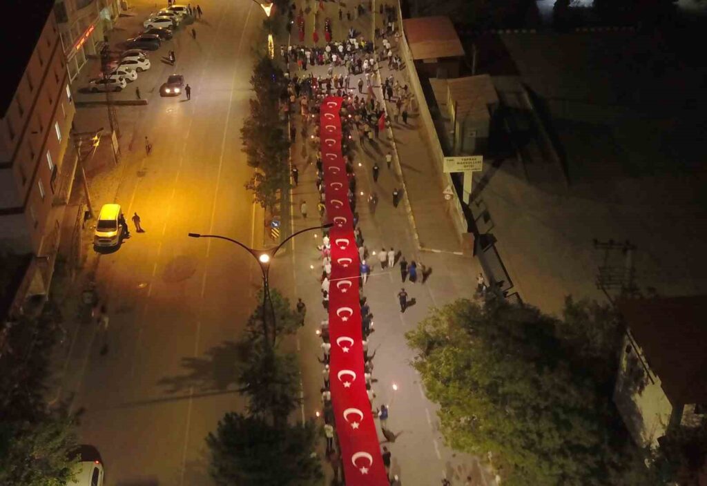 In Ahlat, a ‘torch parade’ was held with the Turkish flag and torches.