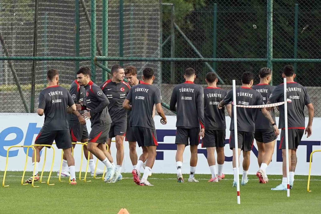 Die türkische Nationalmannschaft wird in Izmir gegen Island antreten.