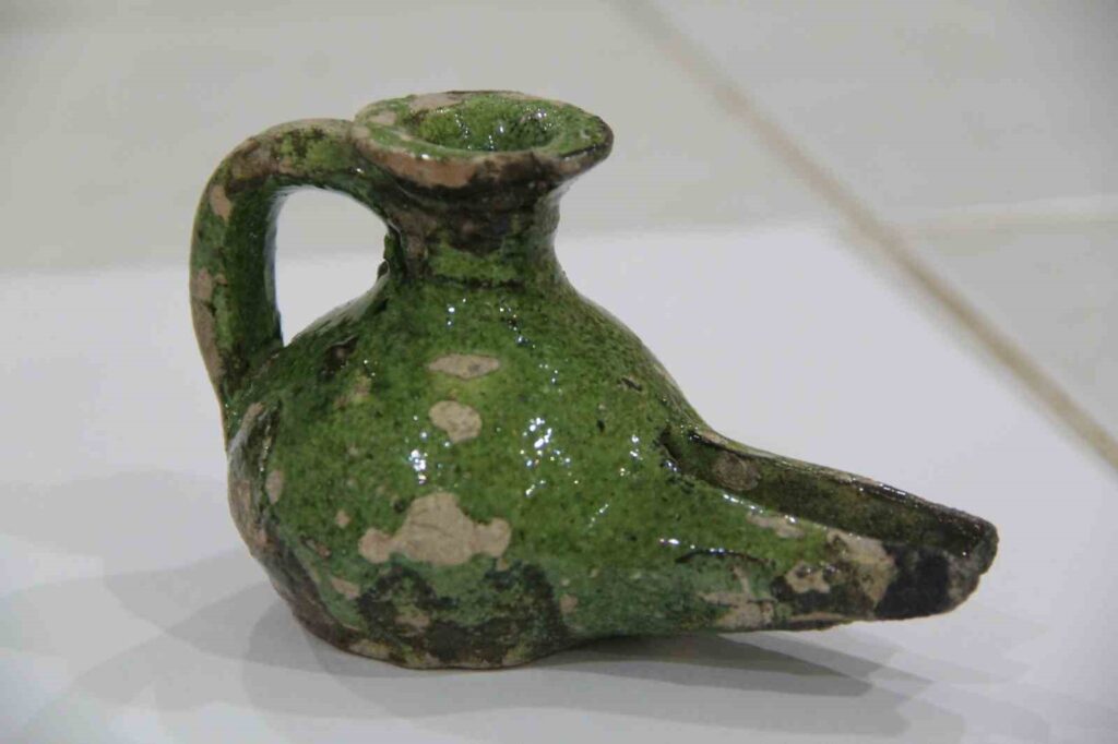 In der Burg Kalehisar wurde eine 800 Jahre alte Lampe gefunden.