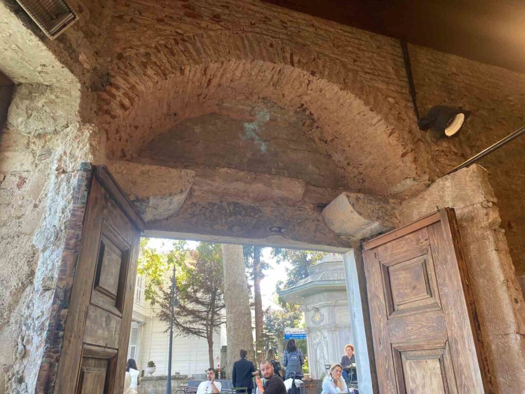 Das historische Emirgan Muvakkithanesi wurde an eine Kette von Kaffeebetrieben vermietet.