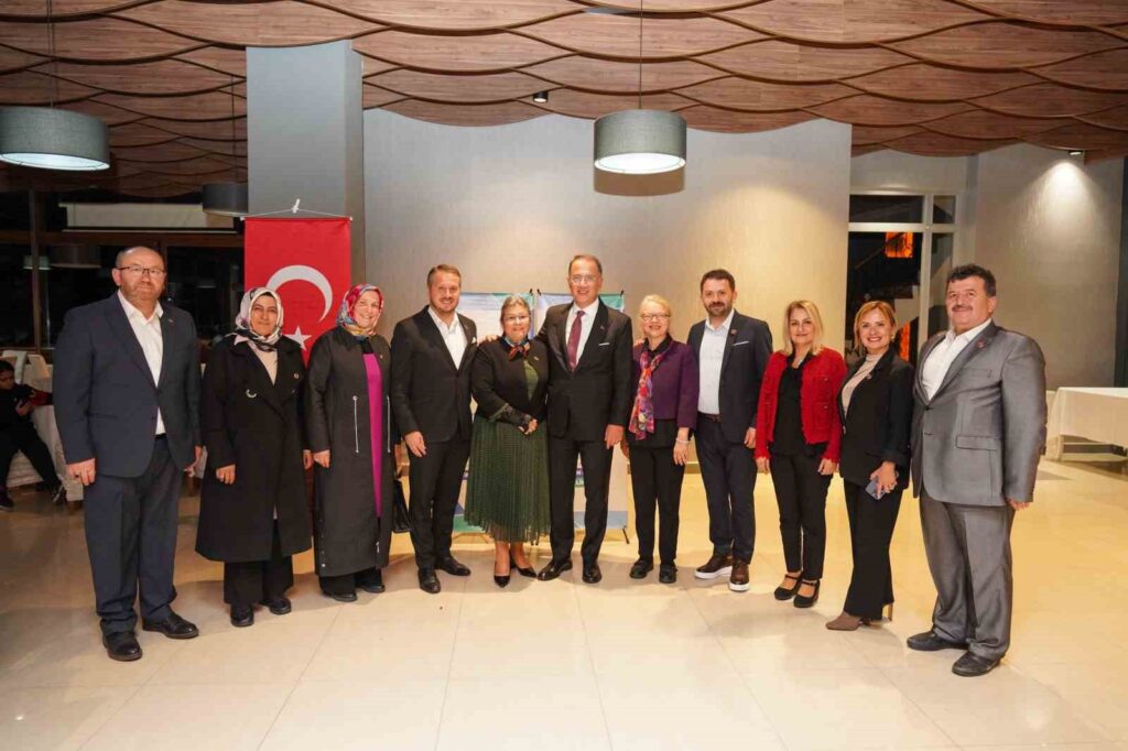 Der Bürgermeister von Beylikdüzü, Çalık, traf sich mit den Muhtars.