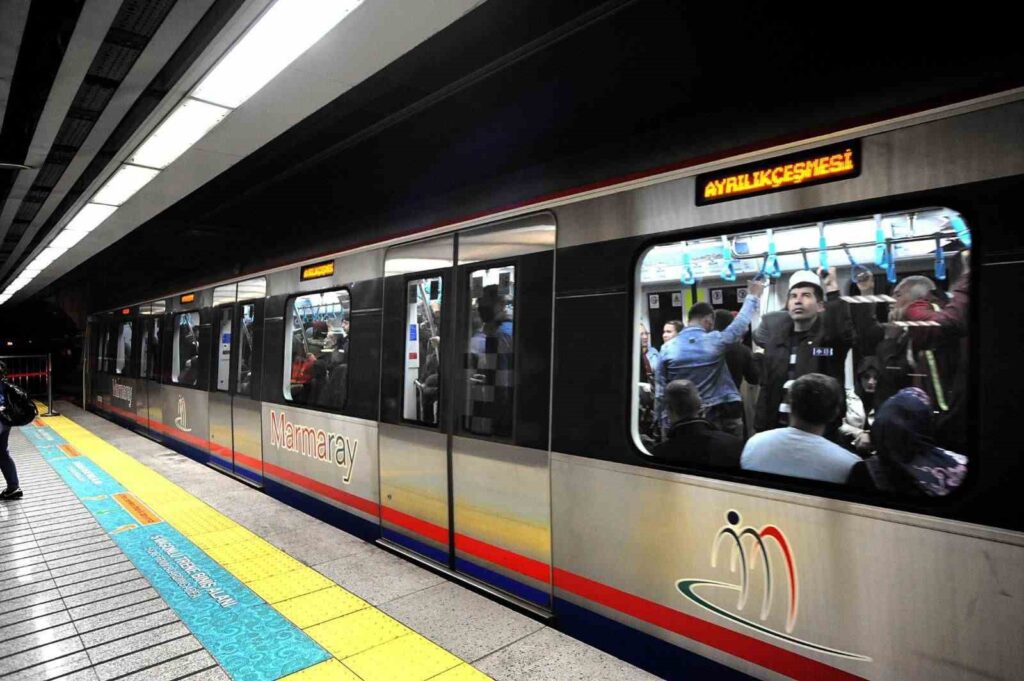 Die am häufigsten genutzte Überquerung von Istanbul, Marmaray, feierte ihr 11-jähriges Bestehen mit einem Passagierrekord.