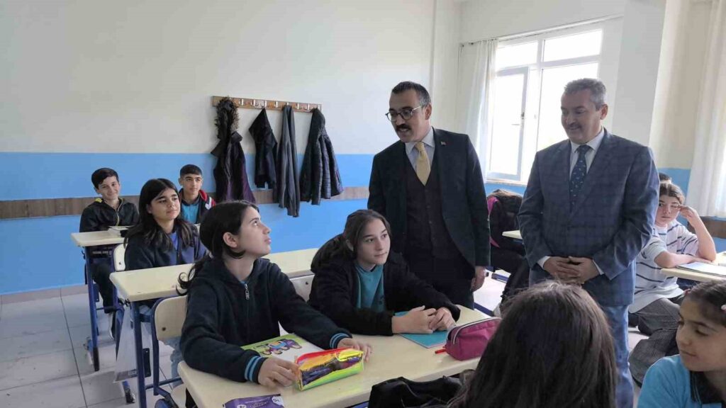 Die erste berufliche Mittelschule der Türkei hat mit dem Unterricht begonnen.
