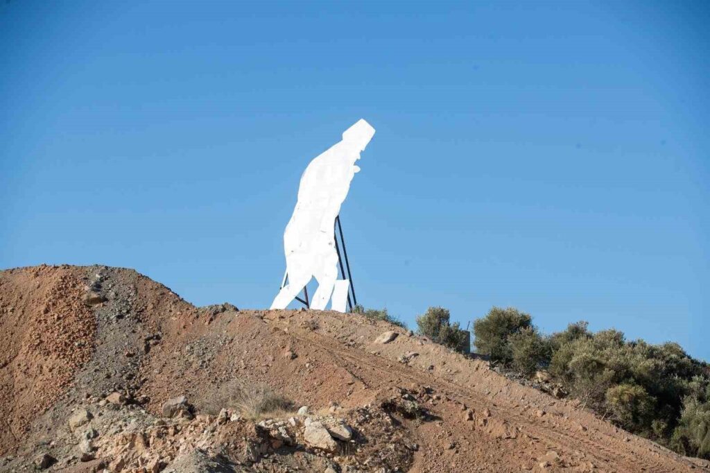 Die Silhouette von Atatürk, die İzmir begrüßt, wurde verstärkt.