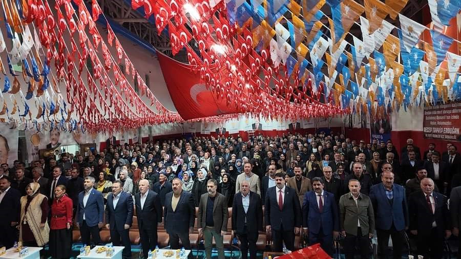 Gökhan Kanal wurde erneut zum Vorsitzenden der Ak Parti im Landkreis Pasinler gewählt.