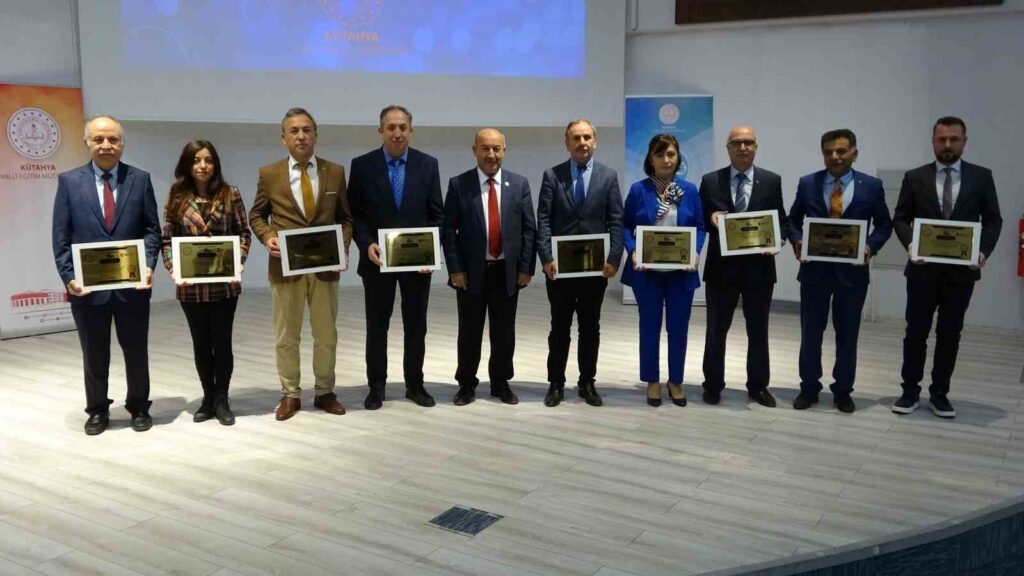 In Kütahya, awards for schools that successfully implemented the ‘Education and Development Program’.