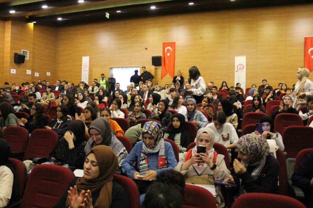 Minister Tekin nahm am 7. Internationalen Kurzfilmfestival Siirt teil.