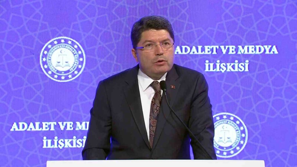 Minister Tunç: “Wir brauchen eine neue Verfassung, die es uns ermöglicht, mit sicheren Schritten auf dem Weg zur Demokratie mit hohen Standards voranzukommen.”