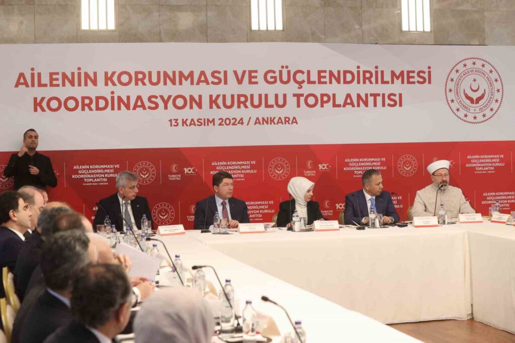Der Präsident der Diyanet İşleri, Erbaş: “Es ist eine lebenswichtige Verantwortung, inmitten aller Arten von Gedanken, die die Familie bedrohen, eine solide Haltung zu zeigen.”