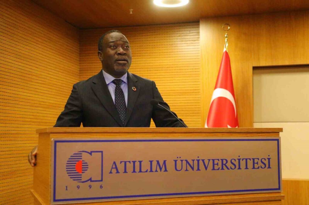 Der ständige Koordinator der UN in der Türkei, Ahonsi, erklärte an der Atılım-Universität die ‘globale Wasserkrise’.