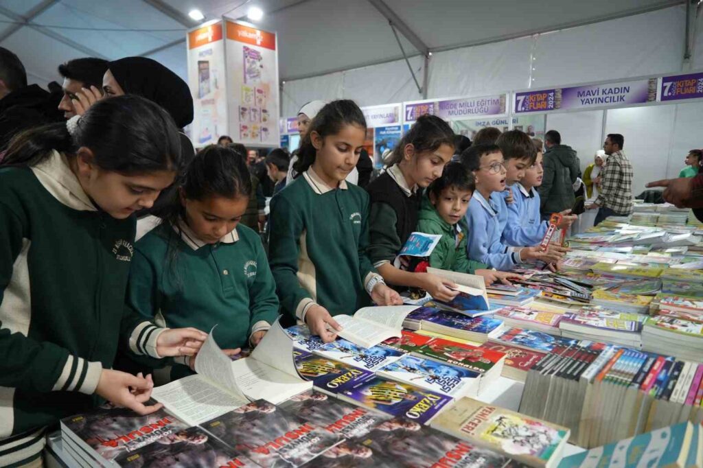 Die 7. Buchmesse in Niğde wurde eröffnet.