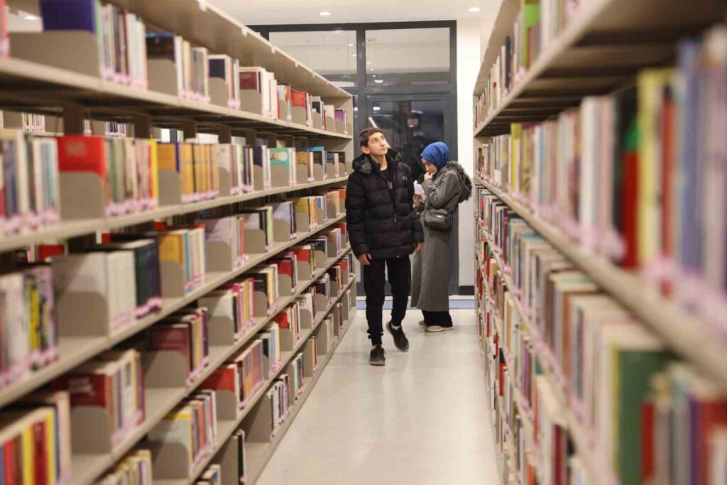 Die neue Generation der Stadtbibliothek bleibt ein Treffpunkt für Leser und Lernende.
