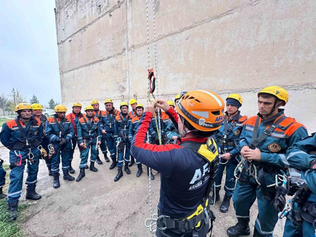 TİKA überträgt die Erfahrungen der Türkei im Bereich der Such- und Rettungsdienste nach Tadschikistan.