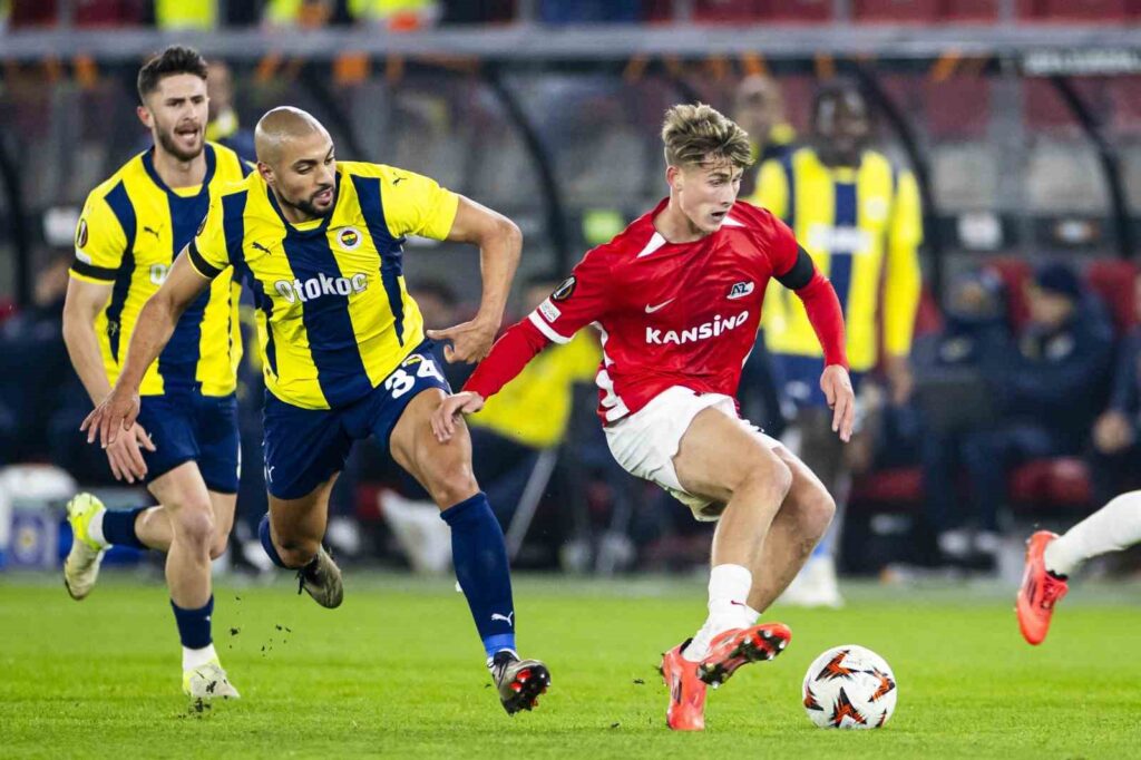 UEFA Europa League: AZ Alkmaar: 0 – Fenerbahçe: 0 (Erste Halbzeit)