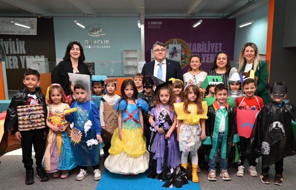 Exposición y Desfile Temático de Residuos Cero Organizado en la ZBEÜ