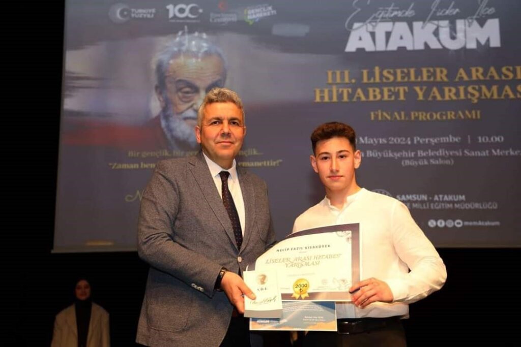 Concurso de Oratoria: Magníficas actuaciones con temática del Maestro Necip Fazıl Kısakürek