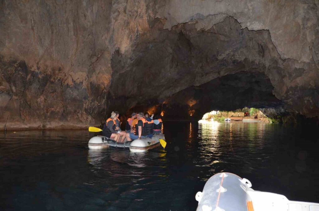 Cueva de Altınbeşik: Belleza natural de Antalya