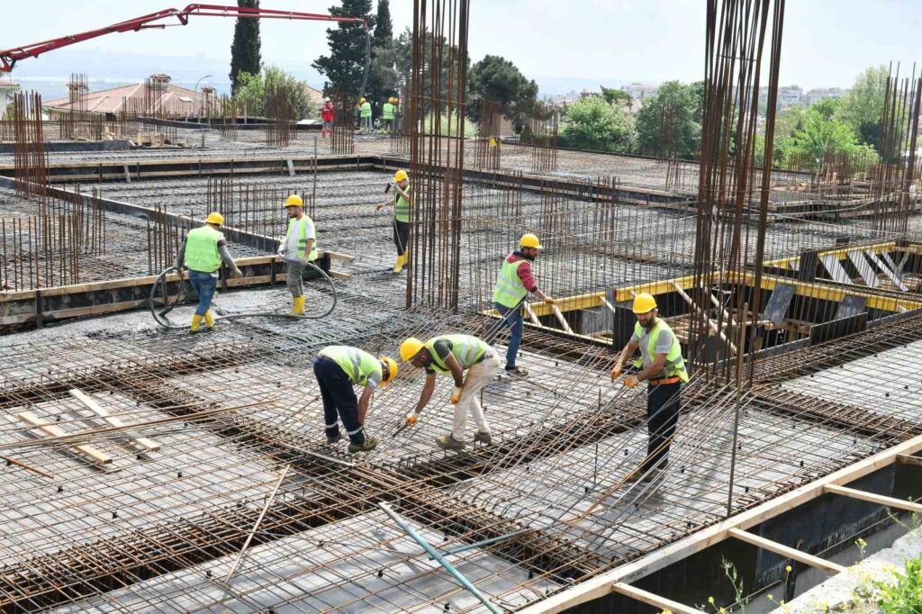 El Alcalde de Esenyurt está completando rápidamente sus proyectos.