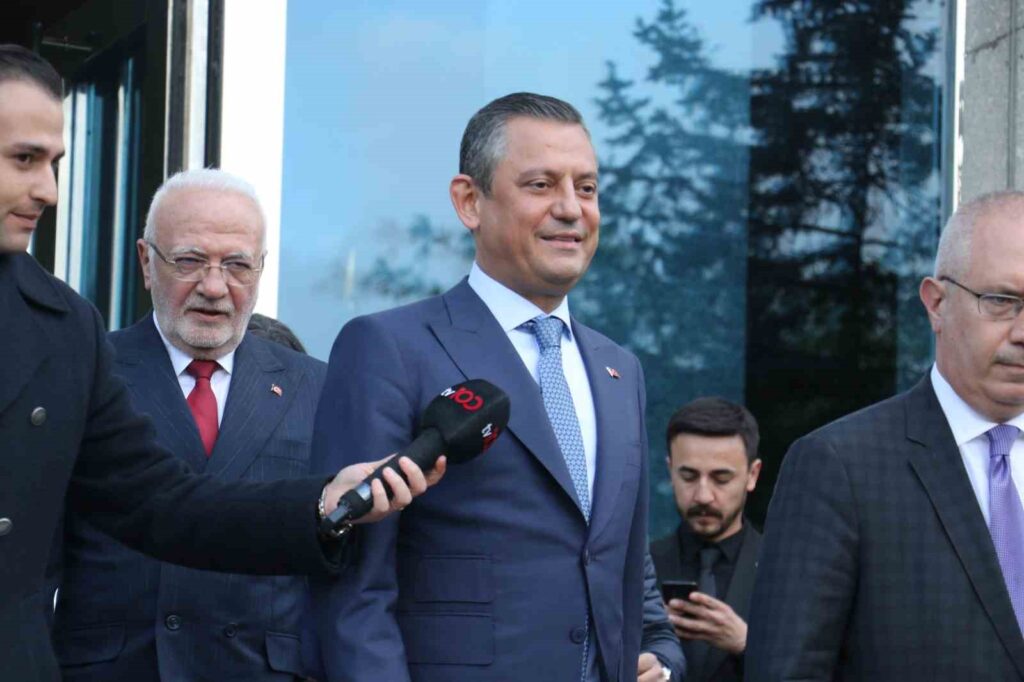 El presidente Erdogan recibió al líder del CHP, Özgür Özel.