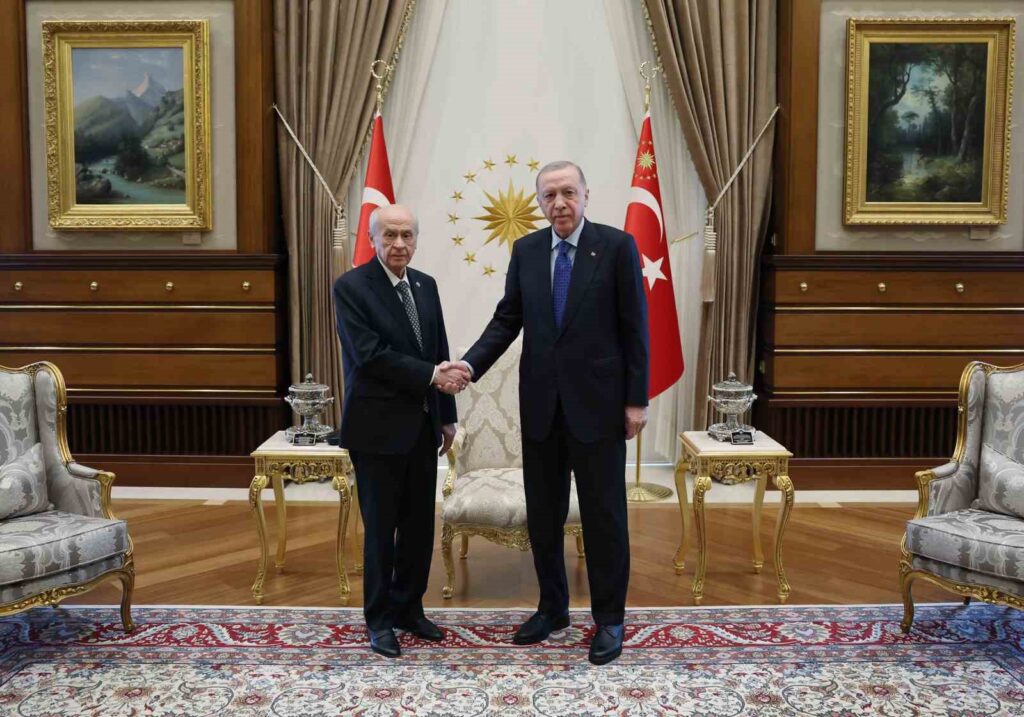 El Presidente Erdogan se reunió con el líder del MHP, Bahçeli
