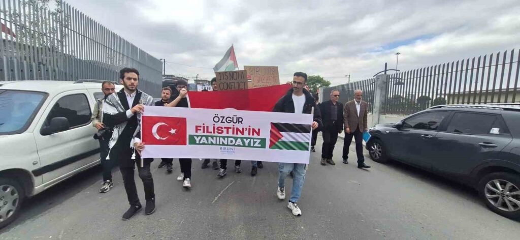 En Estambul se organizó una marcha en apoyo a Palestina.