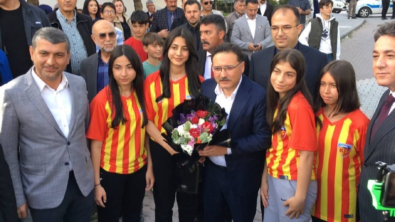 Gobernador Çiçek: ‘No entregaremos a esta juventud a nadie’