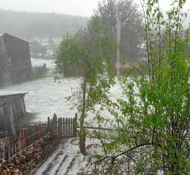 Granizo y lluvias intensas causan daños en Karabük