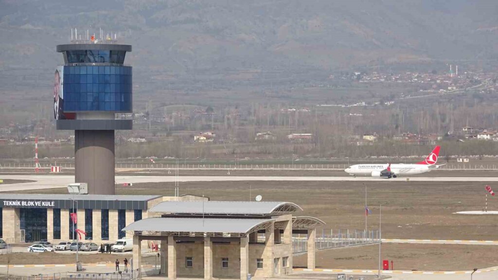 Los precios de los billetes para el vuelo de Estambul desde el Aeropuerto de Tokat están causando controversia.